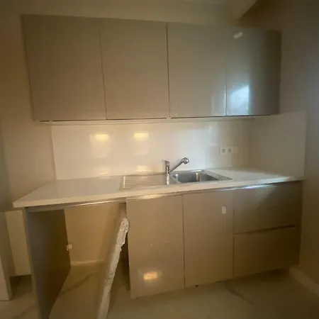 Bakirkoy Ahmet Bey Apartmaninda Daire Esyali Istanbul